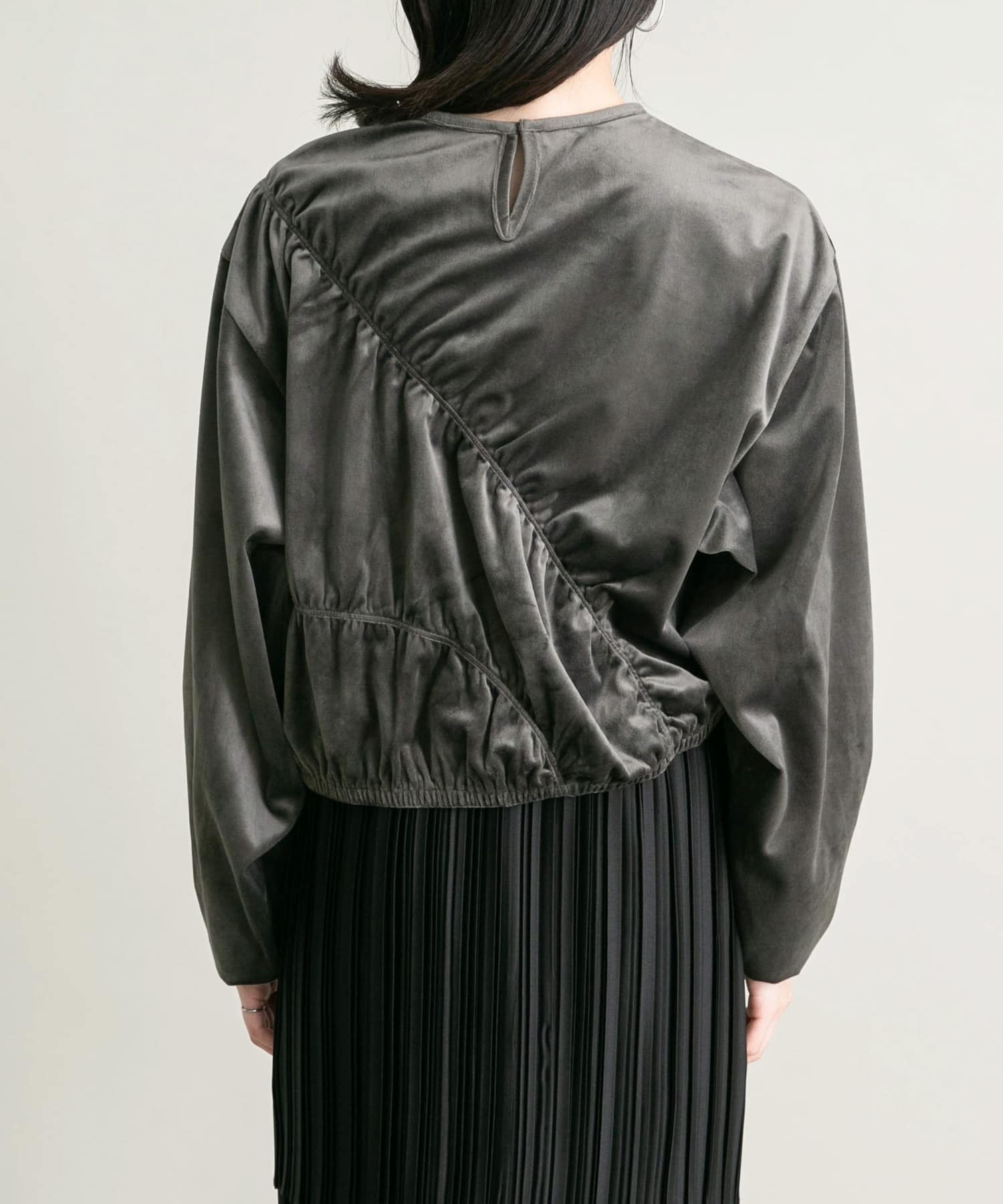 ランダムシャーリングプルオーバー CHARCOAL one