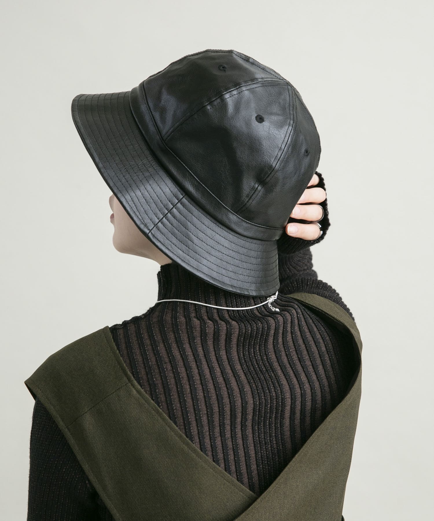 レザーバケットHAT