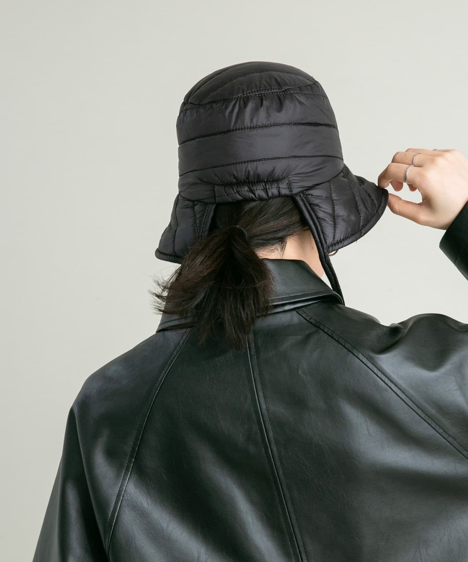 バックドロストバケットHAT BLACK one