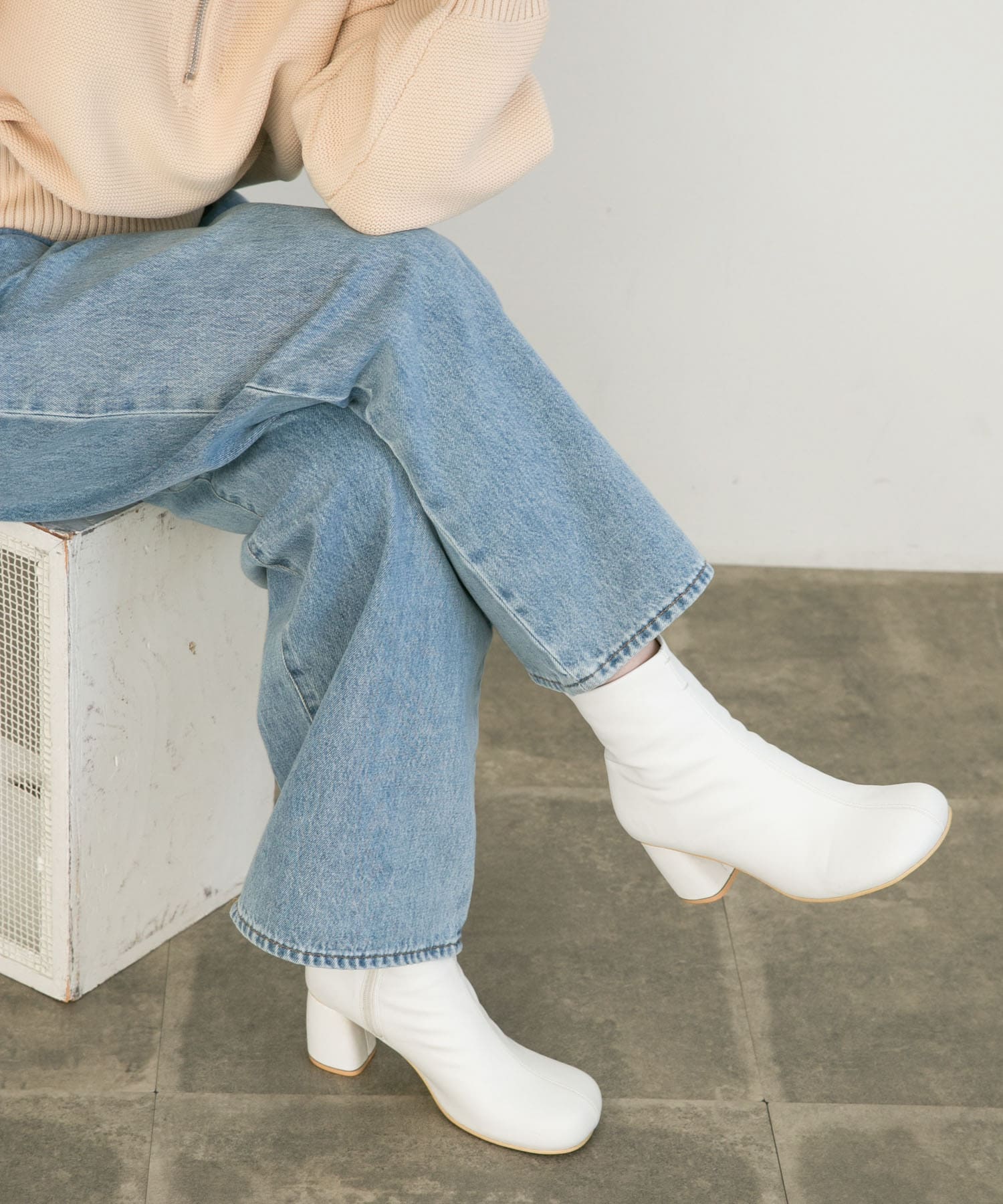 ラウンドトゥショートブーツ WHITE 36