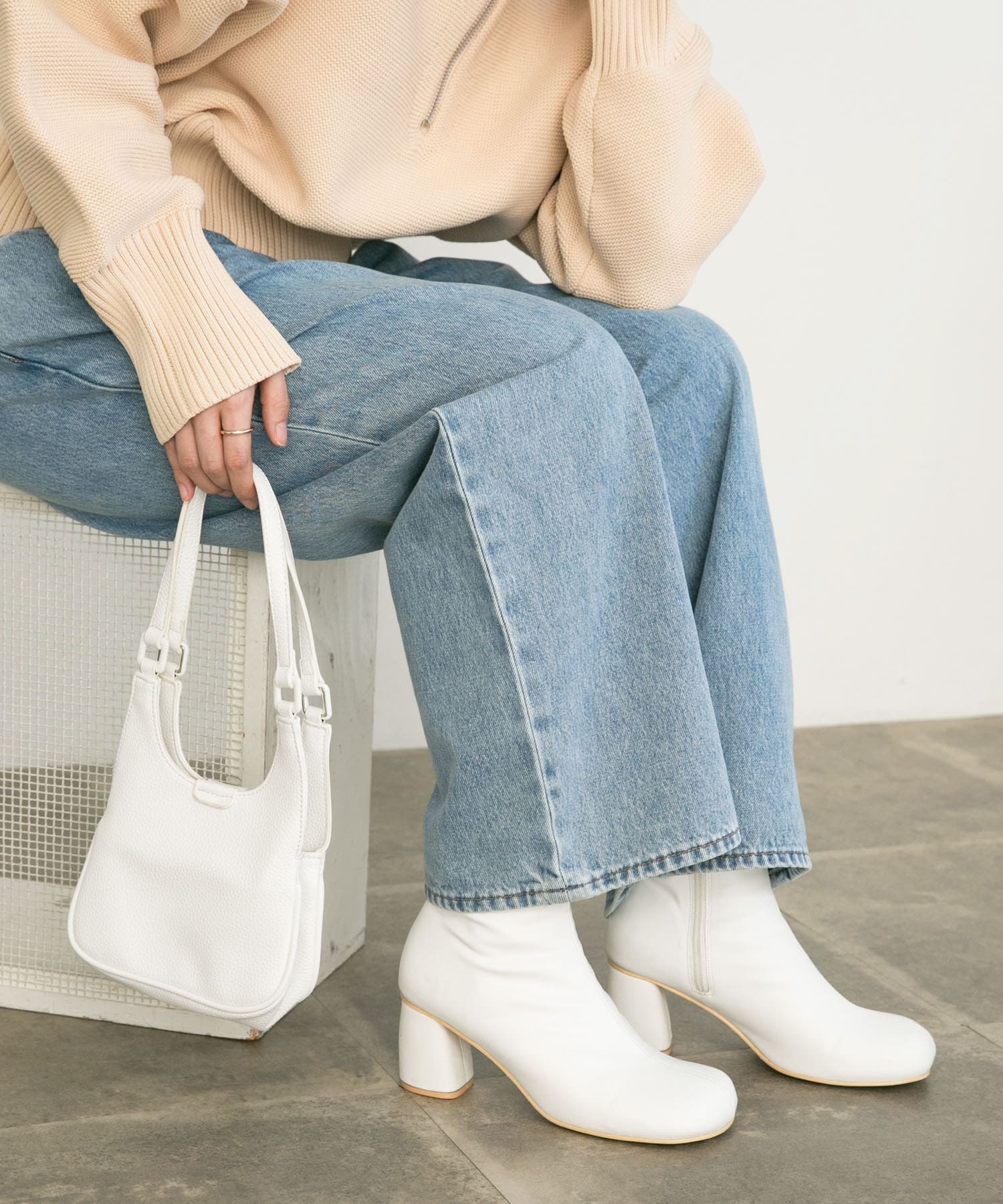 ラウンドトゥショートブーツ WHITE 36