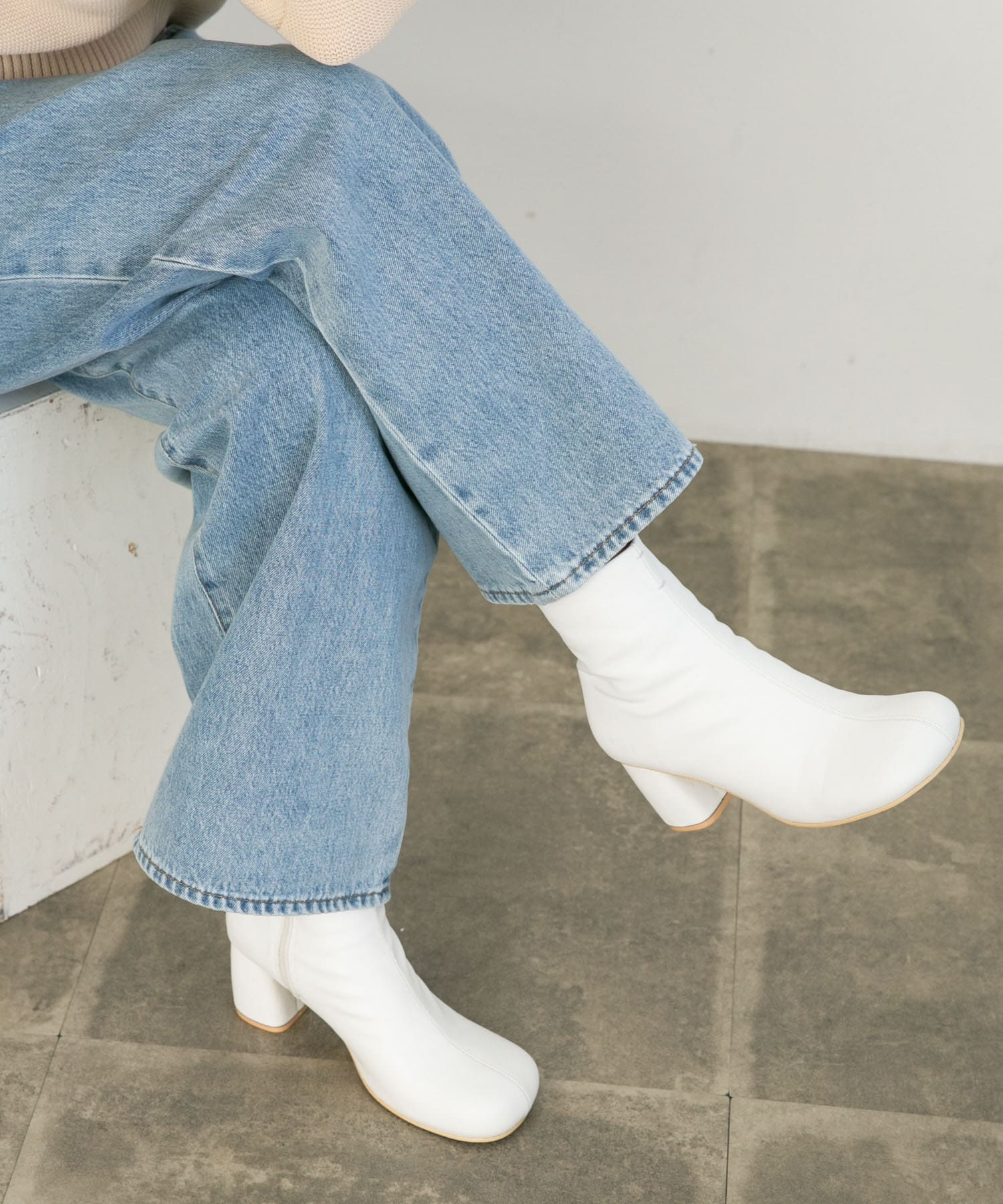 ラウンドトゥショートブーツ WHITE 36