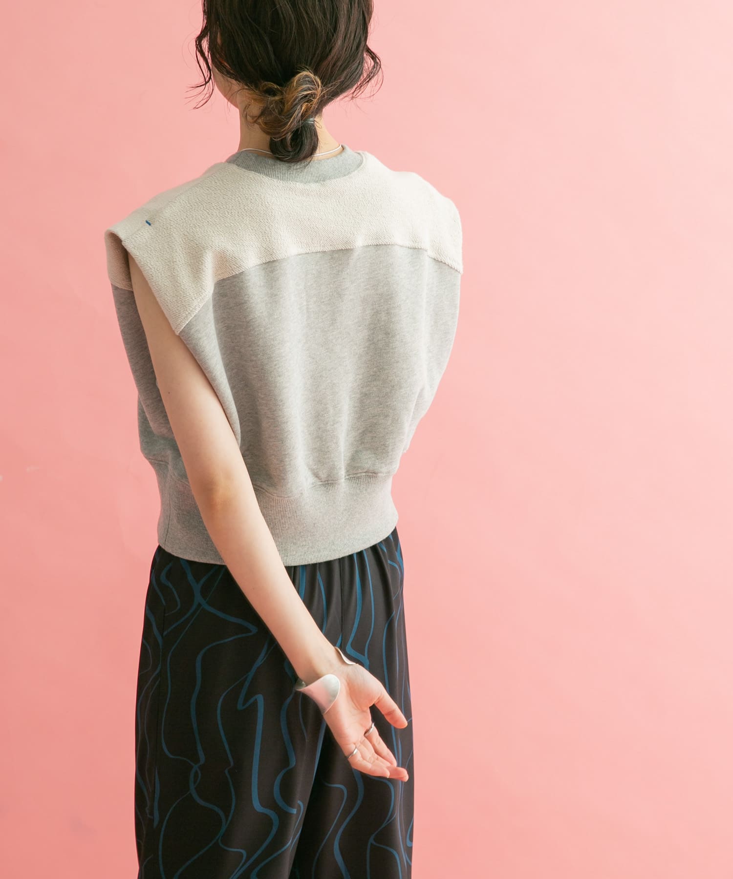 TOP GRAY