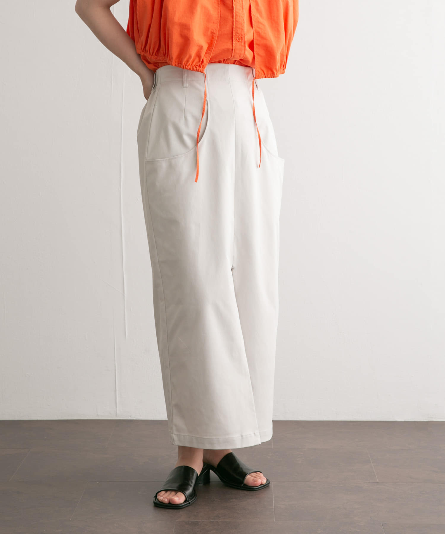 フロントZIPペンシルスカート L.BEIGE one