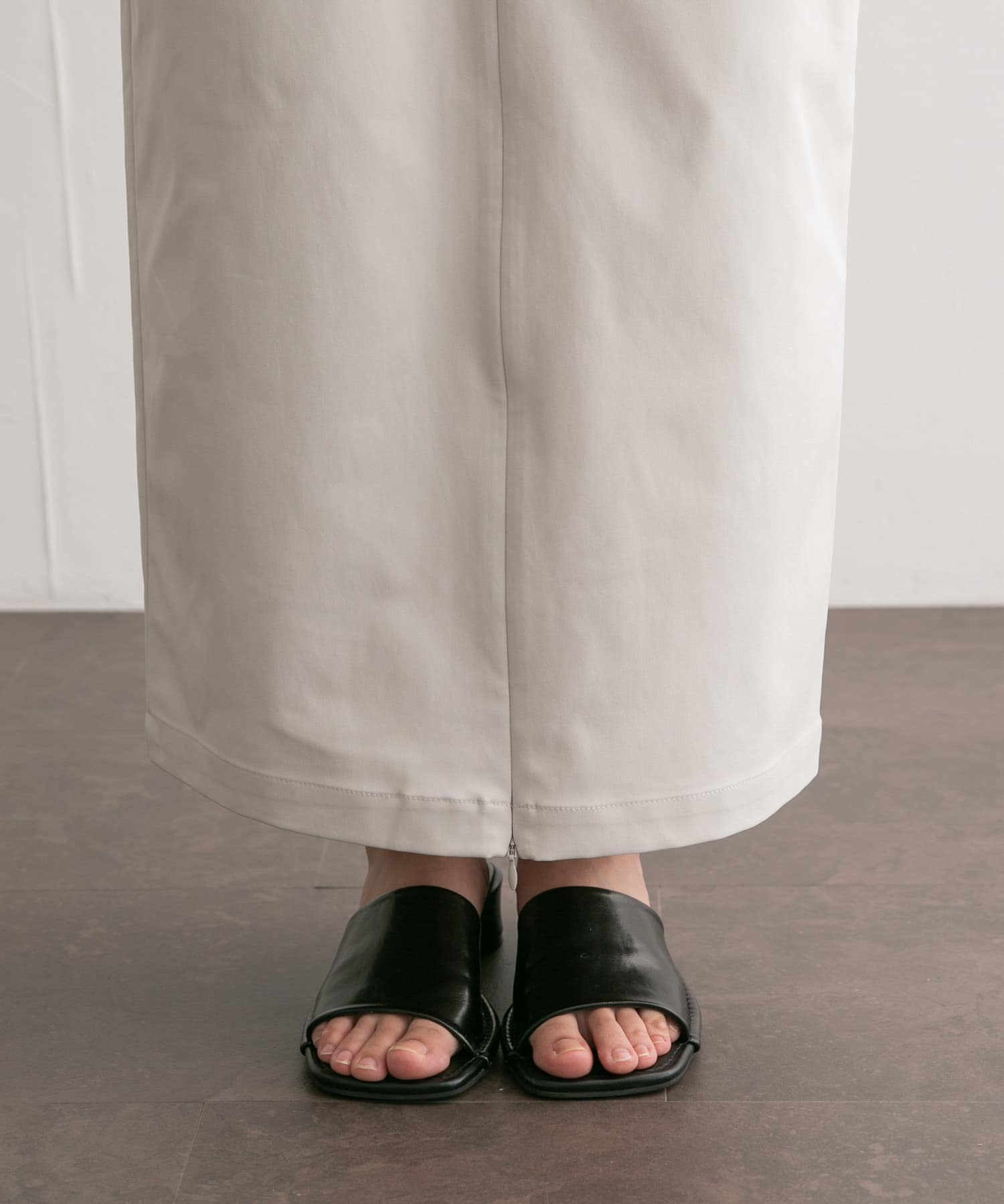 フロントZIPペンシルスカート L.BEIGE one