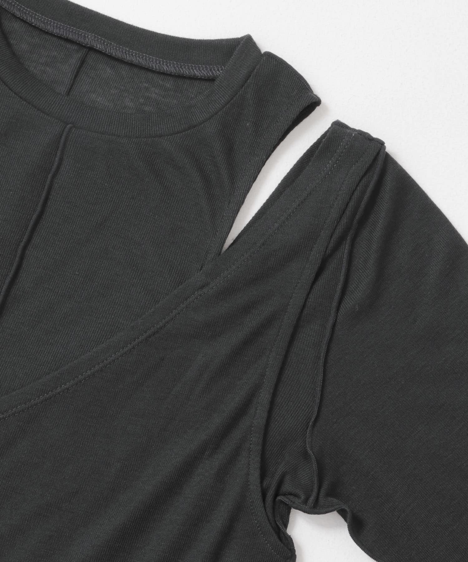 レイヤードカットアウトトップス CHARCOAL one