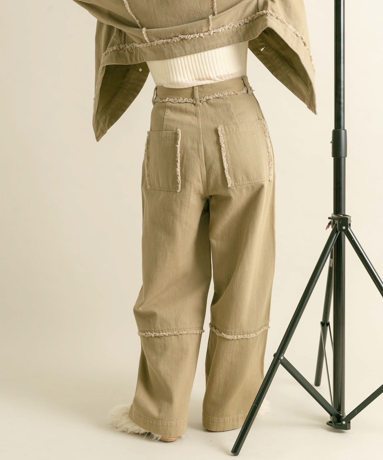 KHAKI
