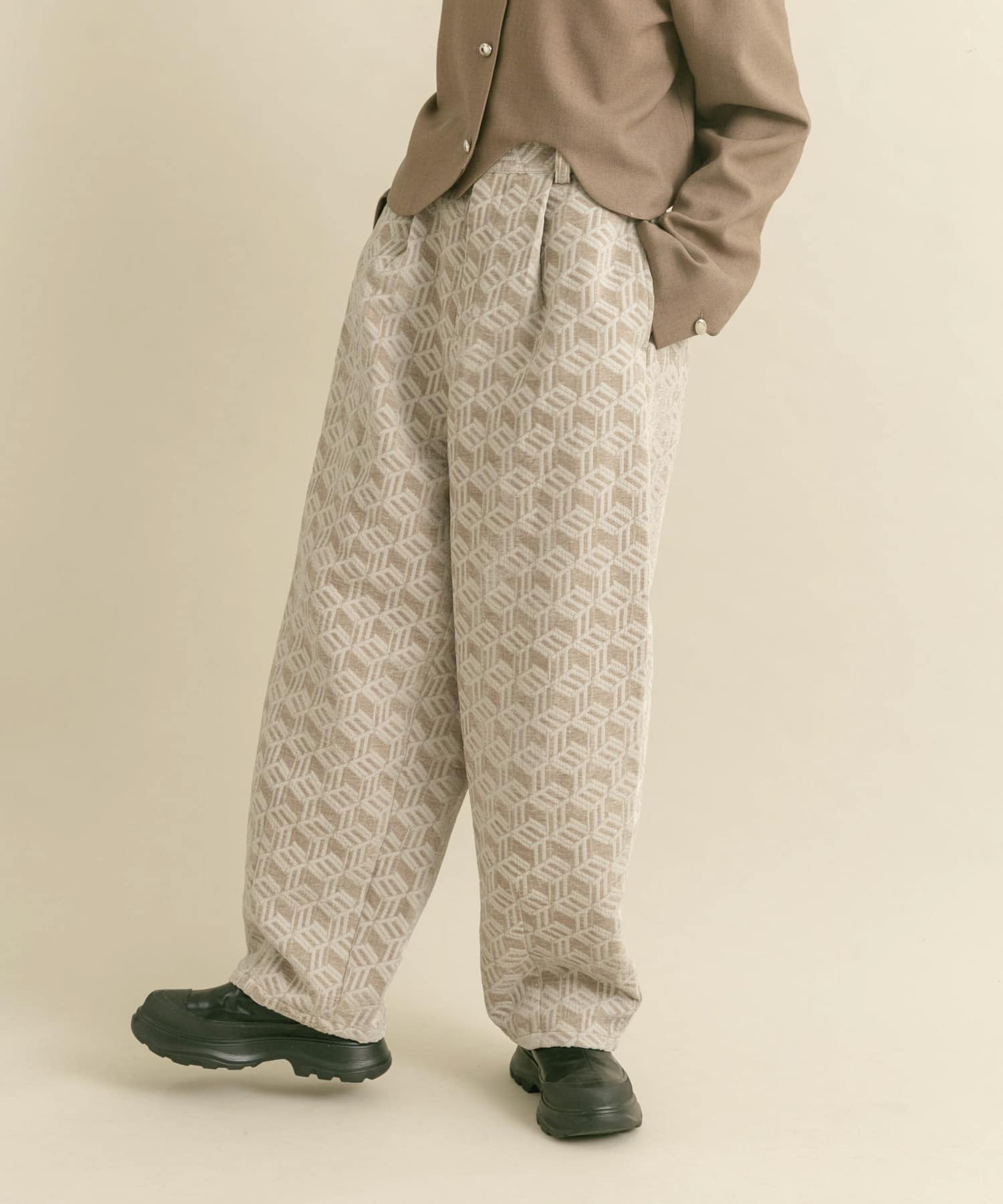 L.BEIGE