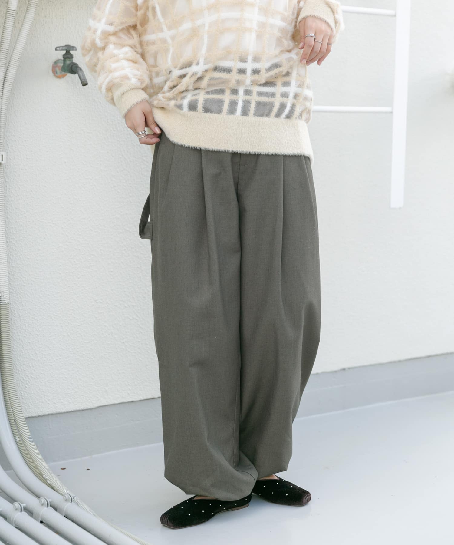 KHAKI