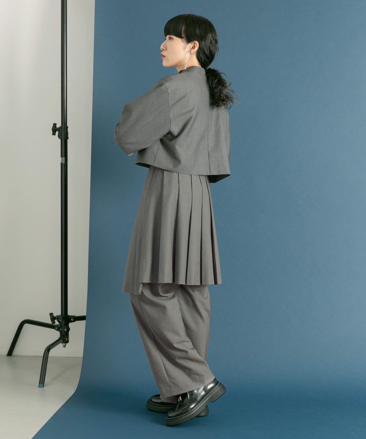 GRAY