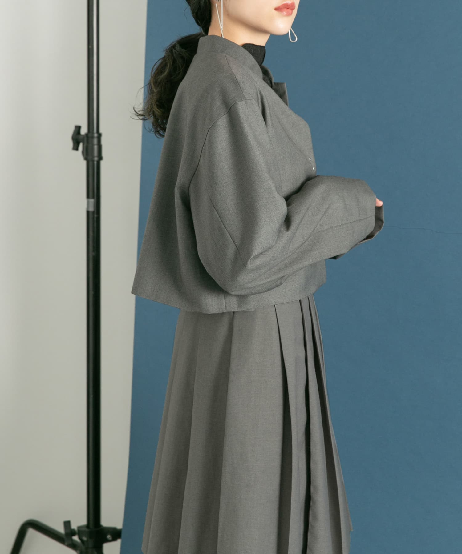 GRAY