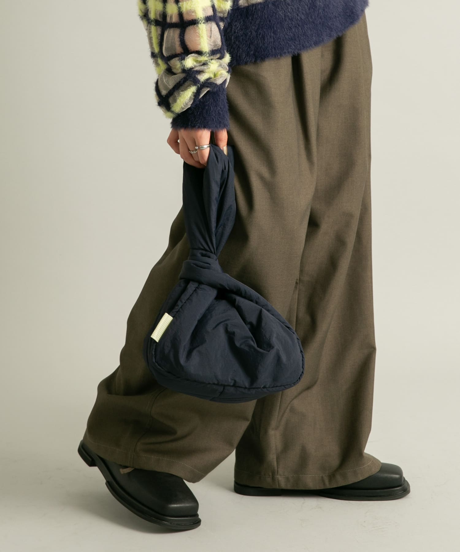 ワンハンドルパファーナイロンBAG NAVY one