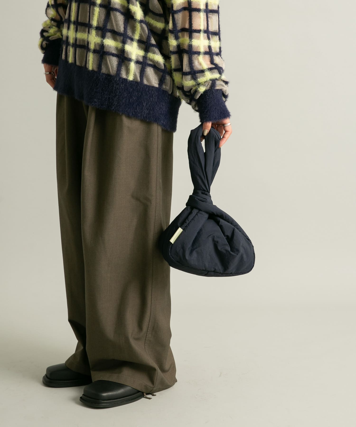 ワンハンドルパファーナイロンBAG NAVY one