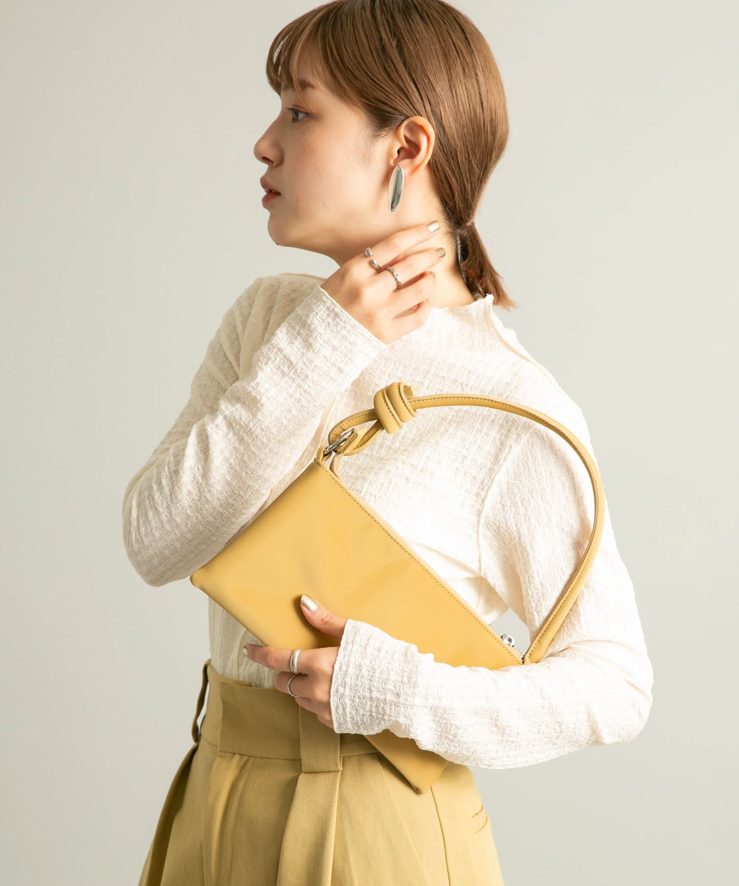 ハンドルデザインショルダーBAG BEIGE one