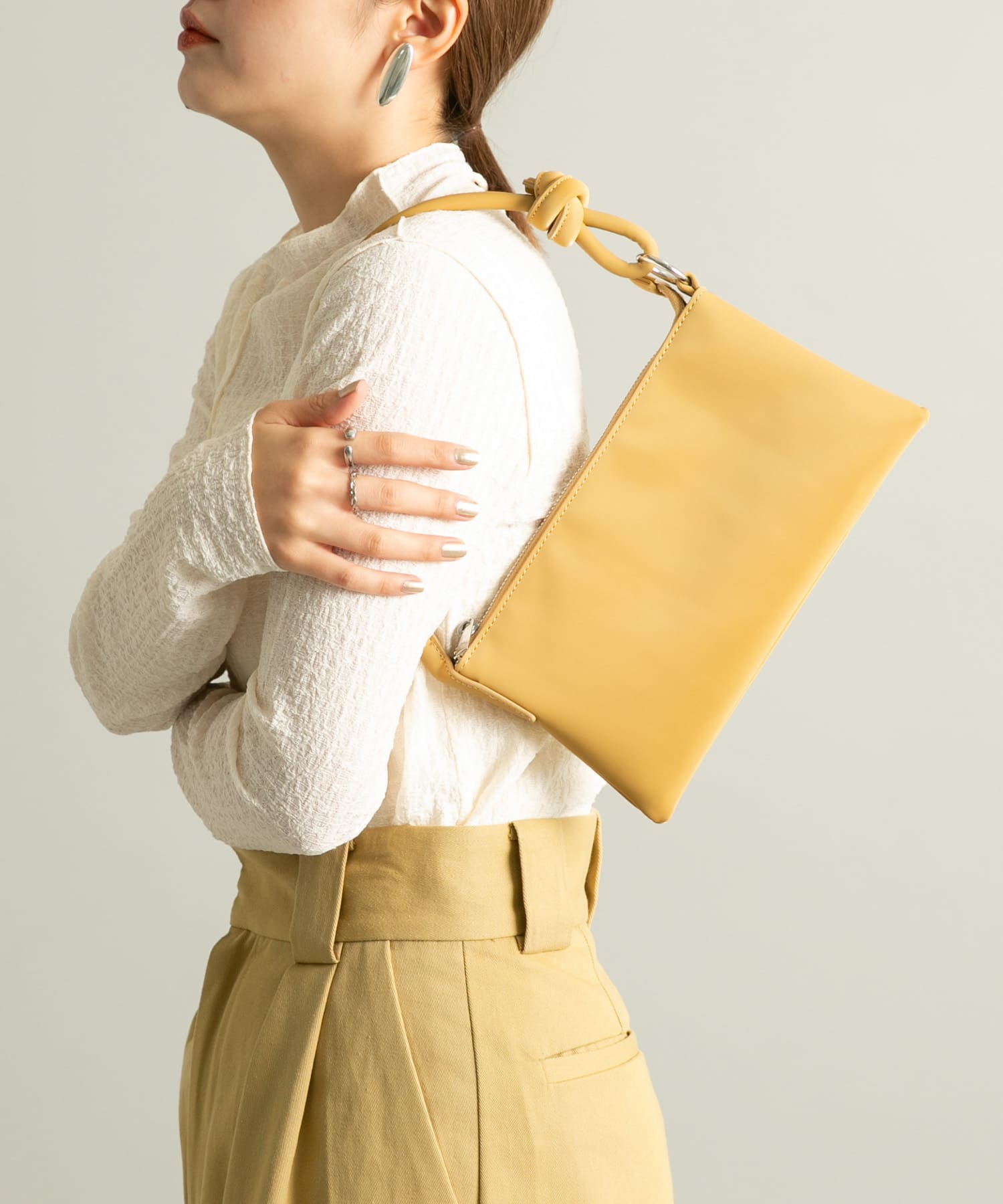 ハンドルデザインショルダーBAG BEIGE one