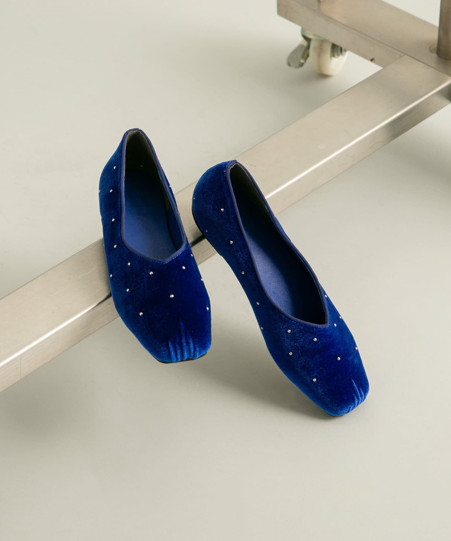 スタッズベロアパンプス BLUE 37