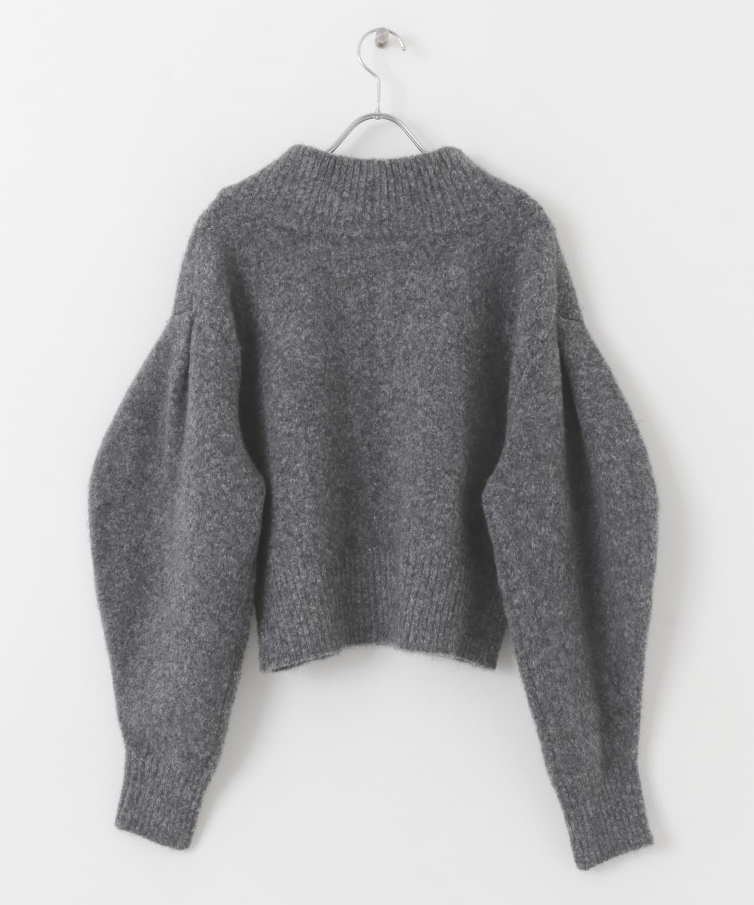 Vネックフォルムニット D.GRAY one