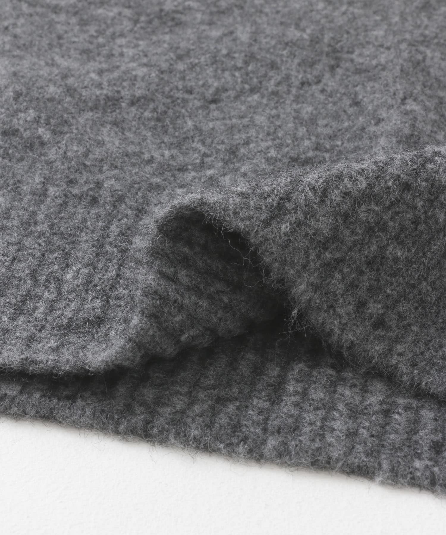 Vネックフォルムニット D.GRAY one