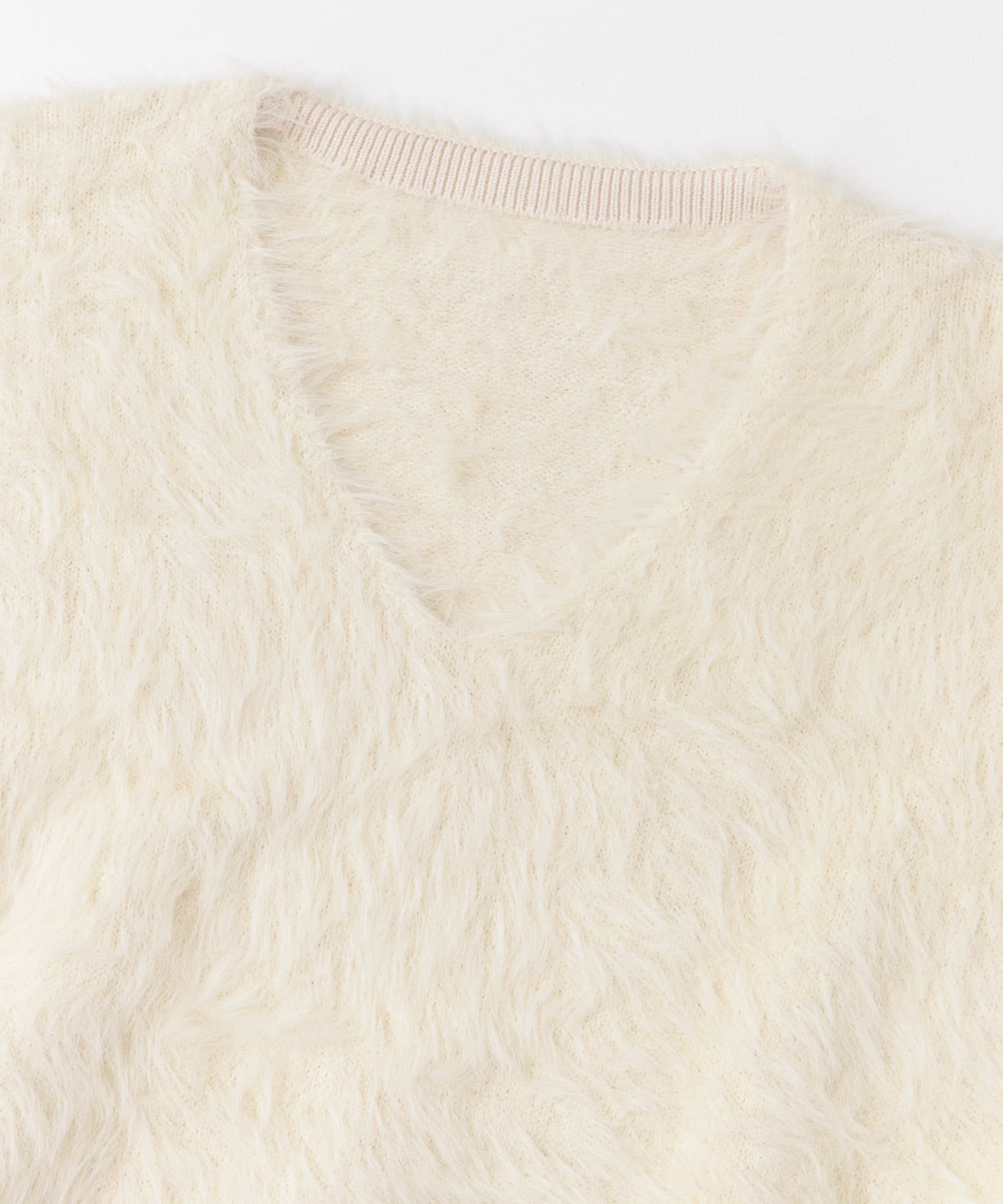 シャギーVネックニット IVORY one