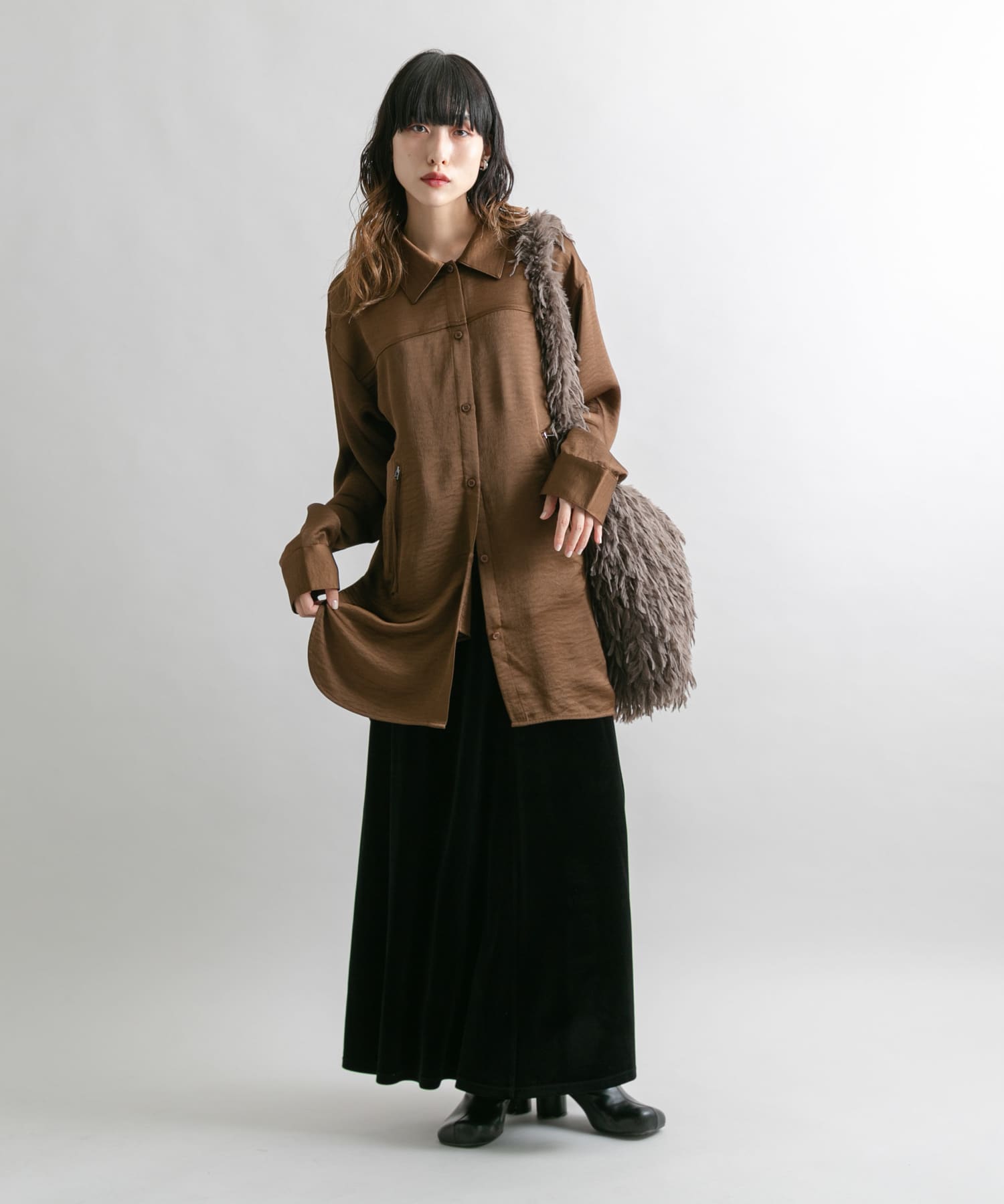 サテンパフスリーブシャツ　ダークブラウン サテンロングシャツ(one BROWN): トップス｜URBAN RESEARCH公式