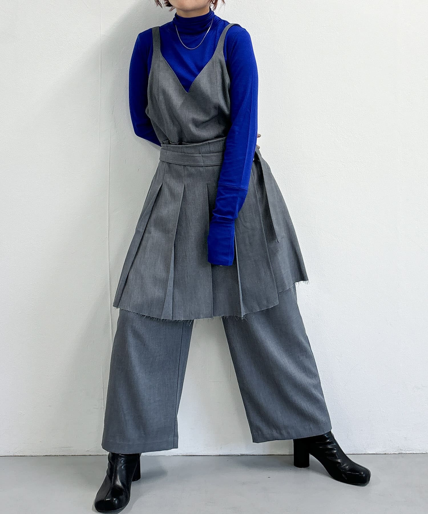 GRAY