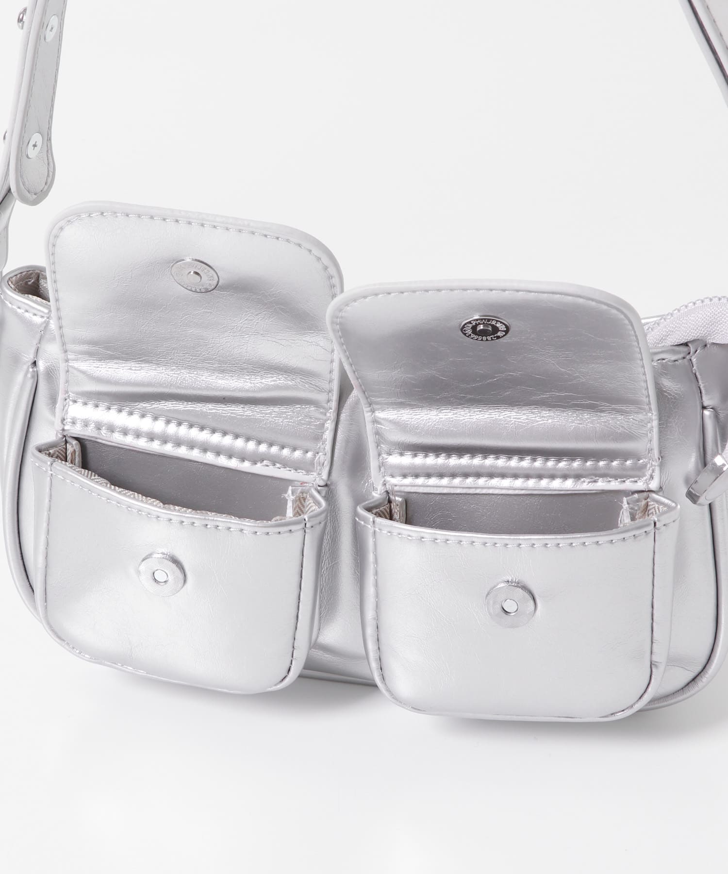 アウトポケットショルダーBAG SILVER one