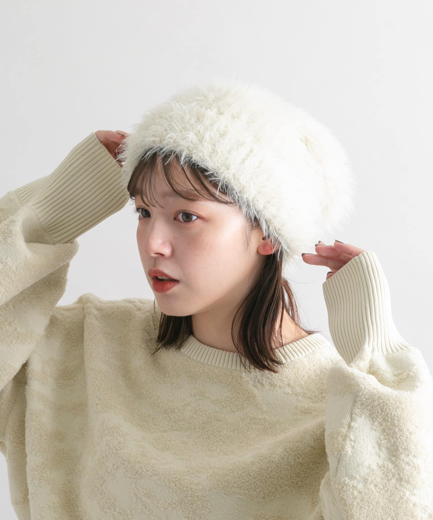 フェザーヤーンBIGビーニー IVORY one