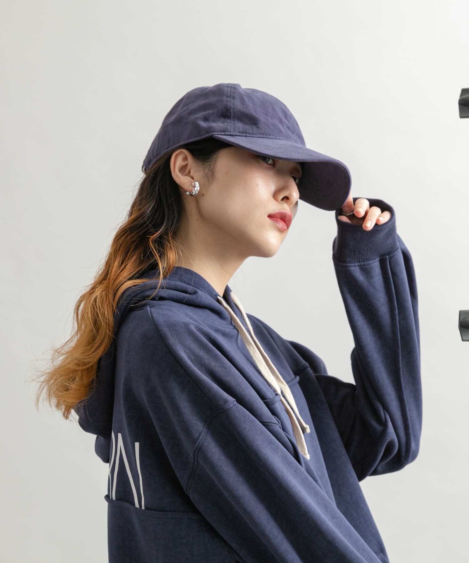 サイドエンブロイダリーCAP NAVY one
