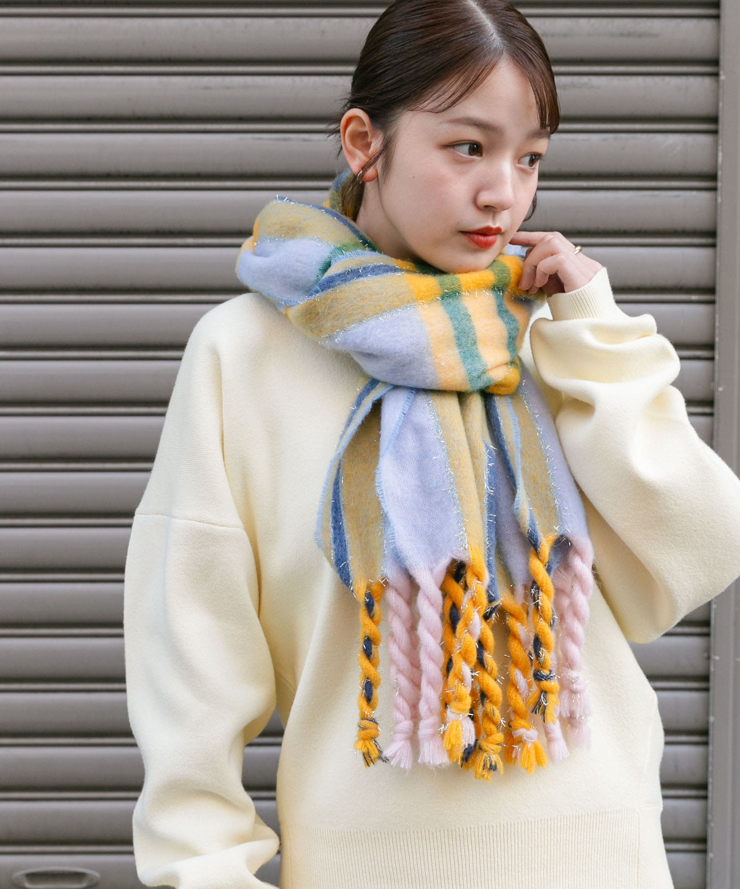 YELLOW