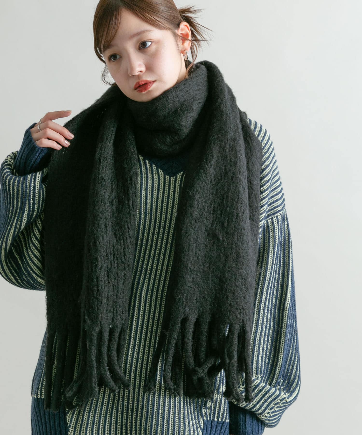 ビッグフリンジマフラー BLACK one