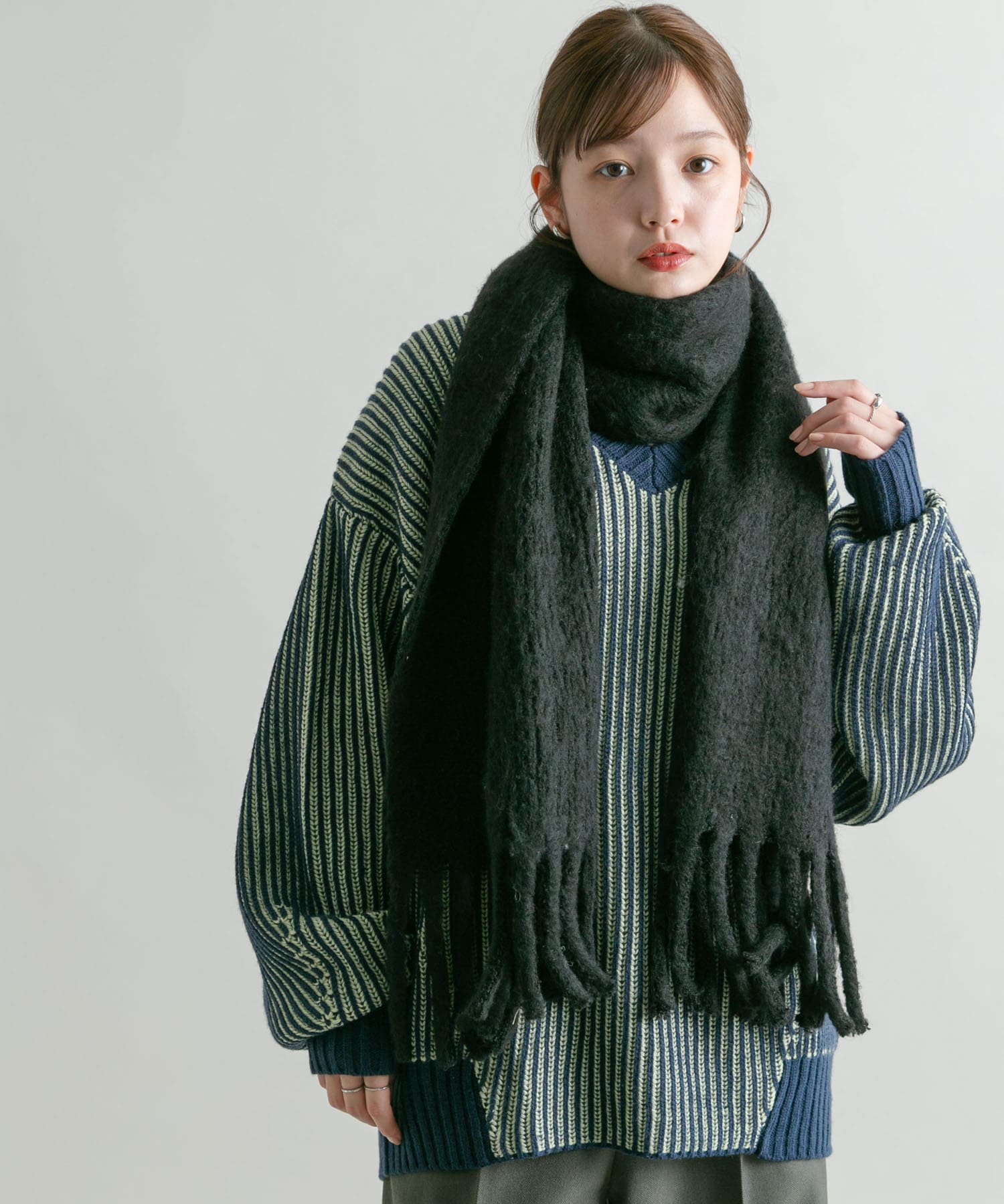 ビッグフリンジマフラー BLACK one