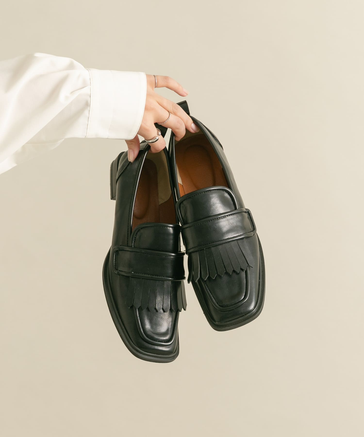 アシンメトリートゥタッセルローファー BLACK 36