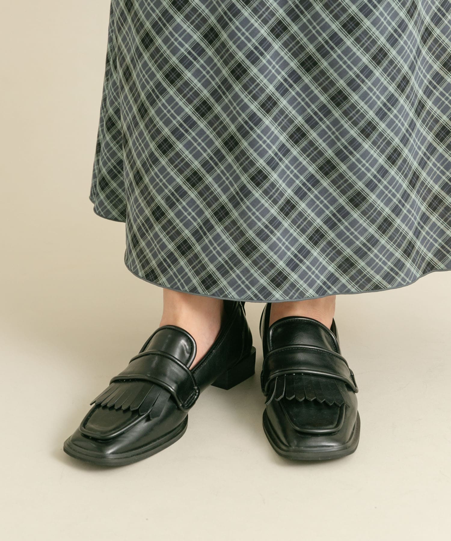 アシンメトリートゥタッセルローファー BLACK 36