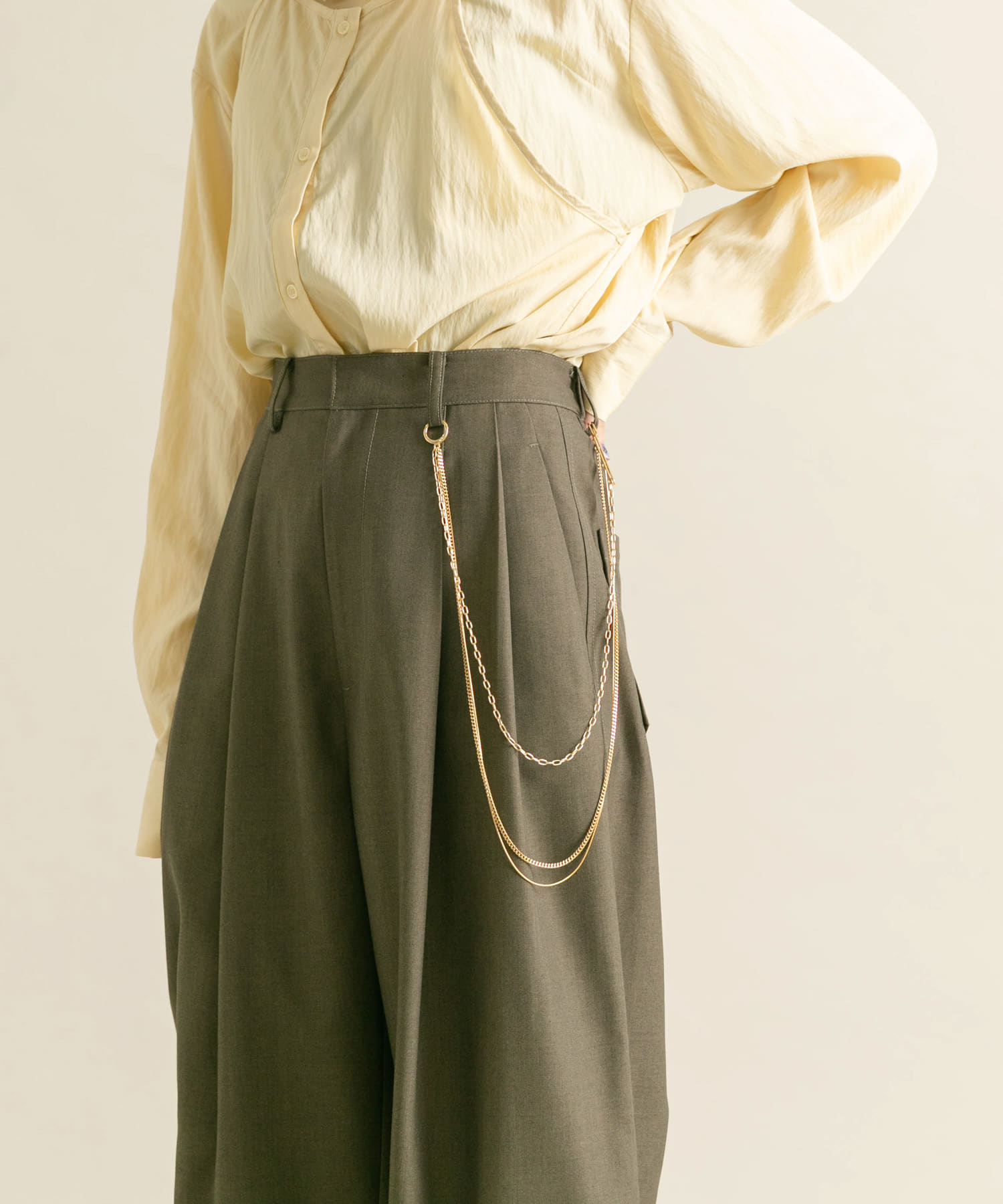 マルチチェーンブローチ GOLD one