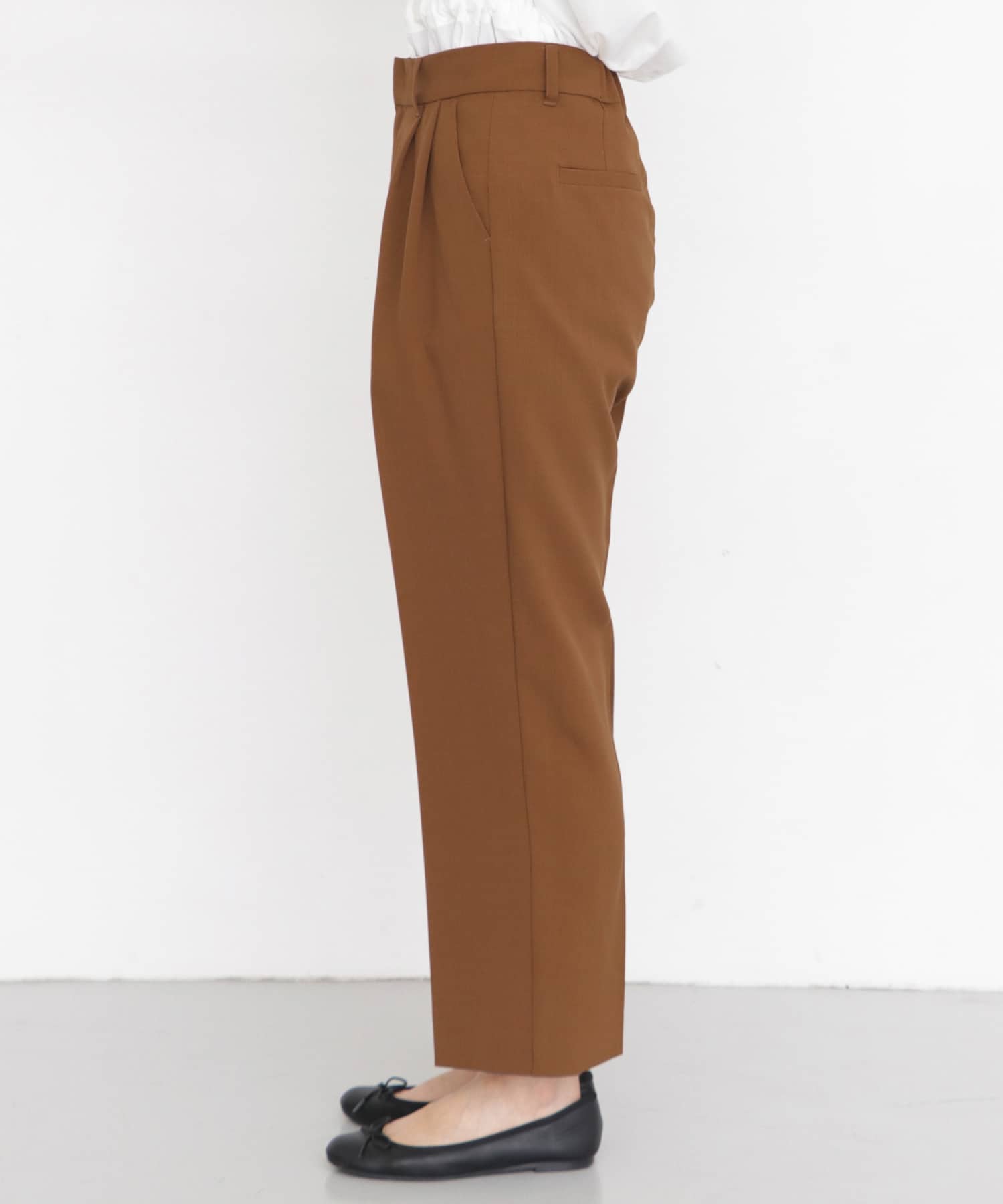 タックテーパードパンツ BROWN one