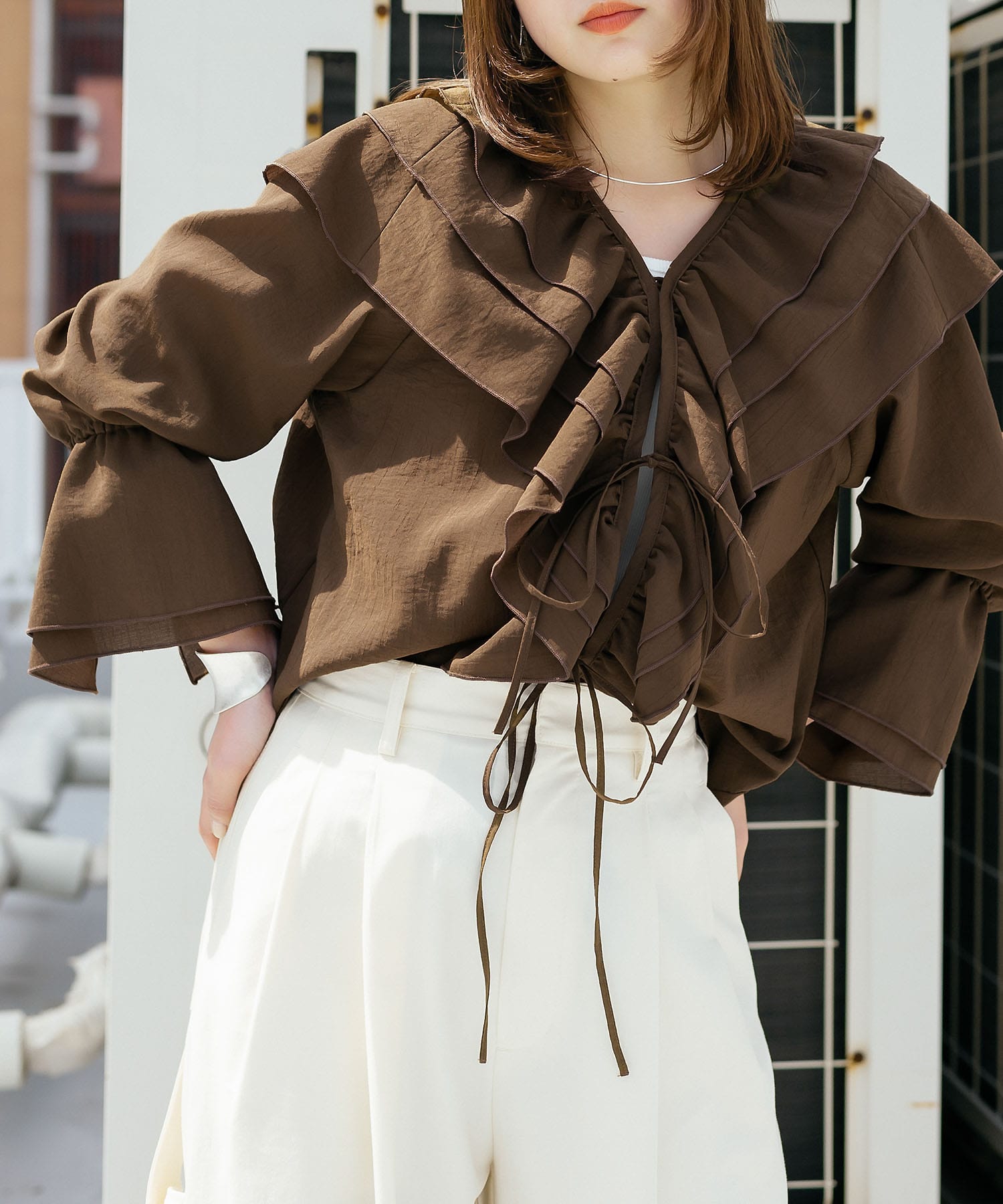フリルカラーリボンブラウス