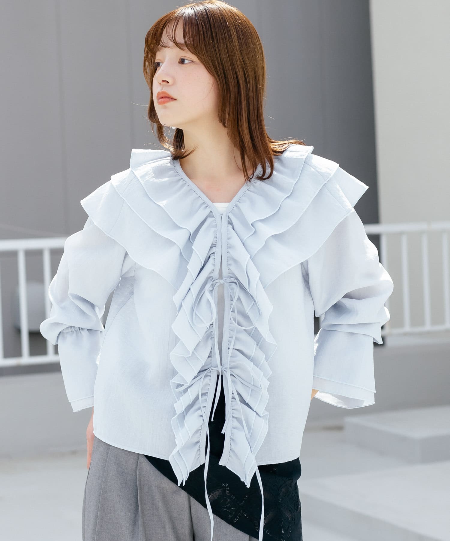 フリルカラーリボンブラウス