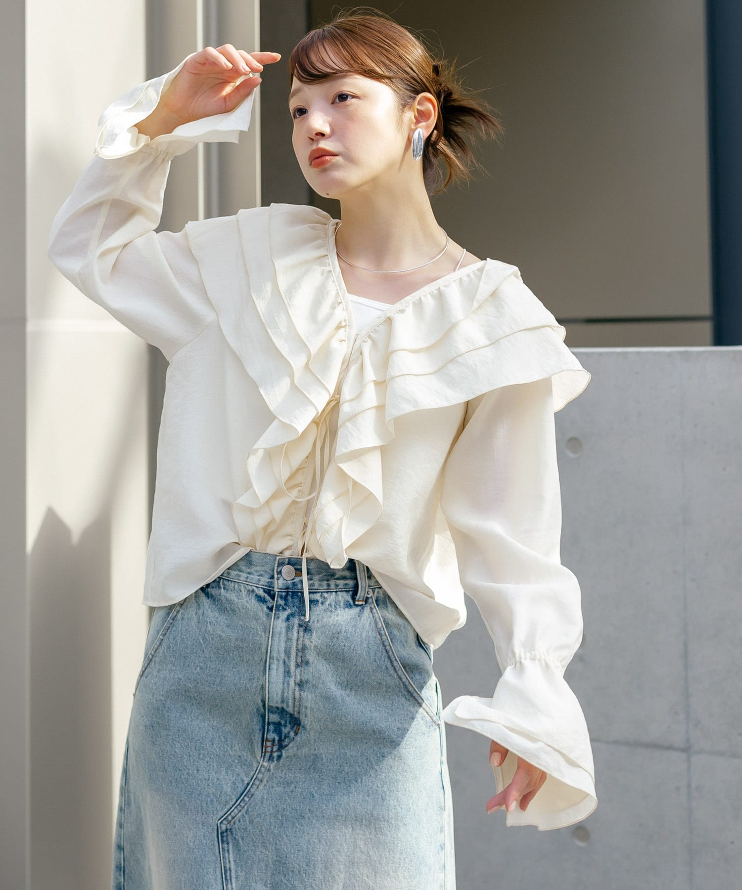 フリルカラーリボンブラウス