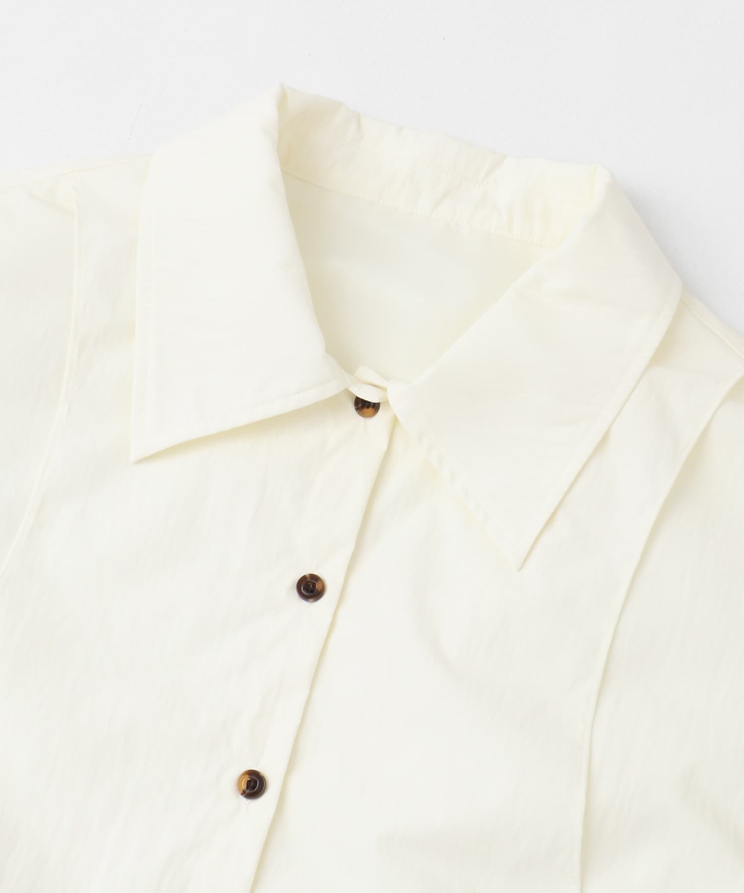バックギャザークロップドシャツ IVORY one