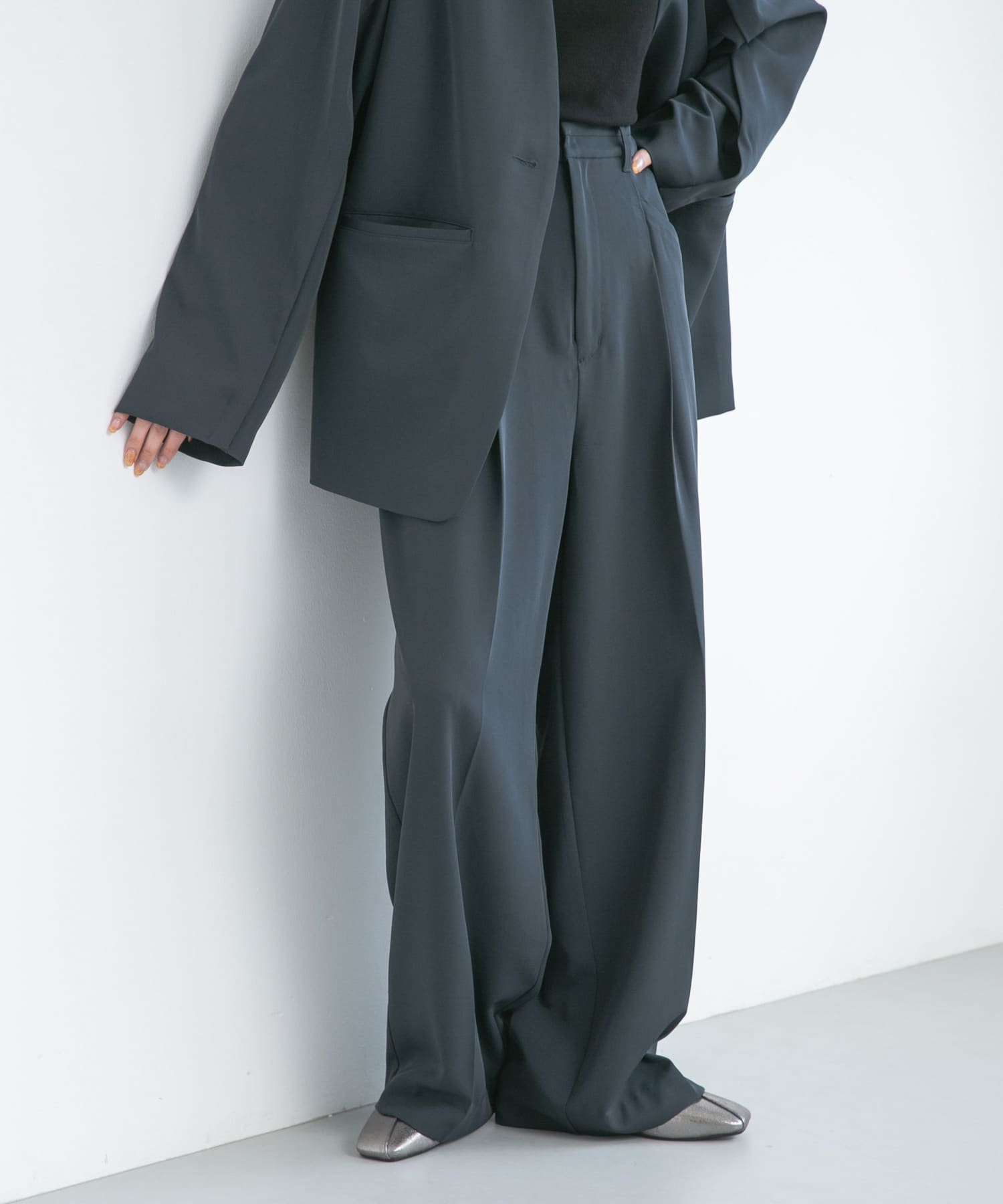 ストレートスラックス