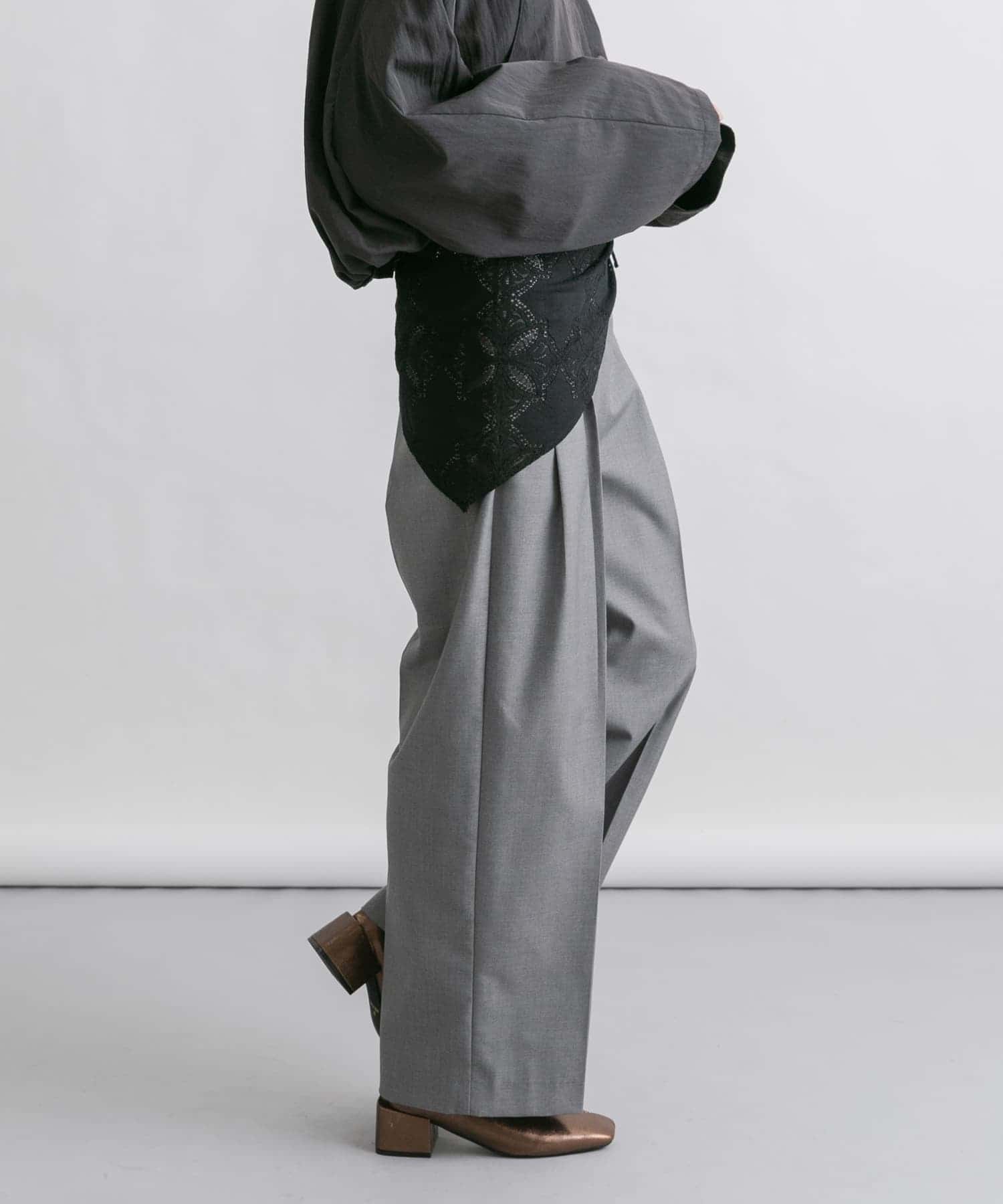 GRAY