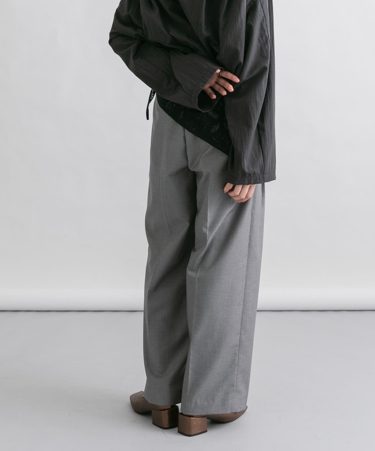 GRAY