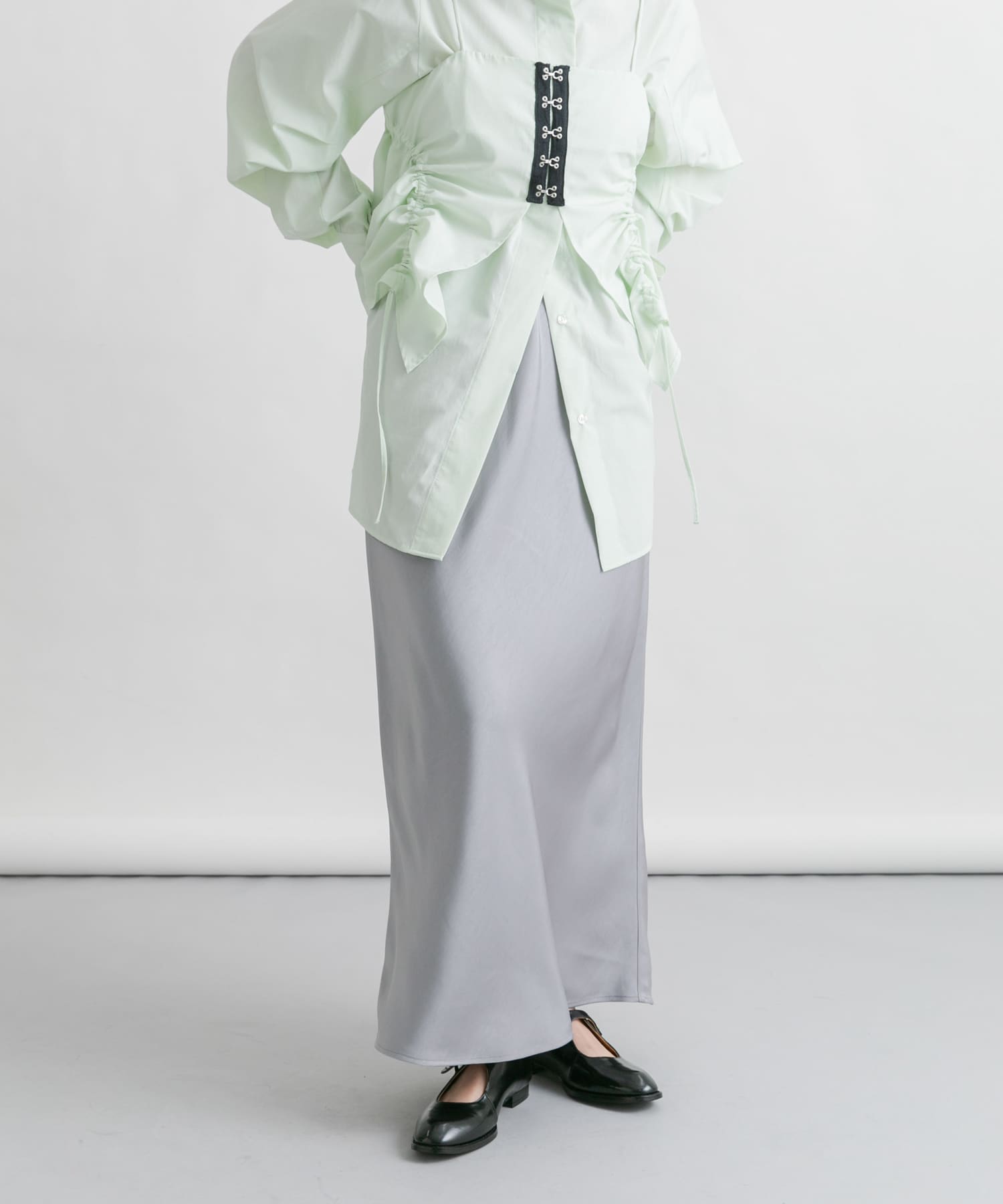 サテンナロースカート