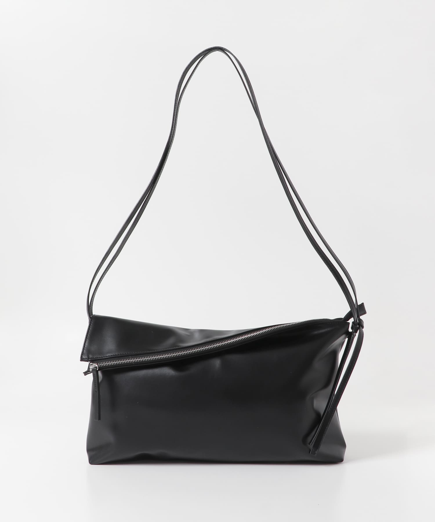 アシンメトリーフラップショルダーBAG BLACK one