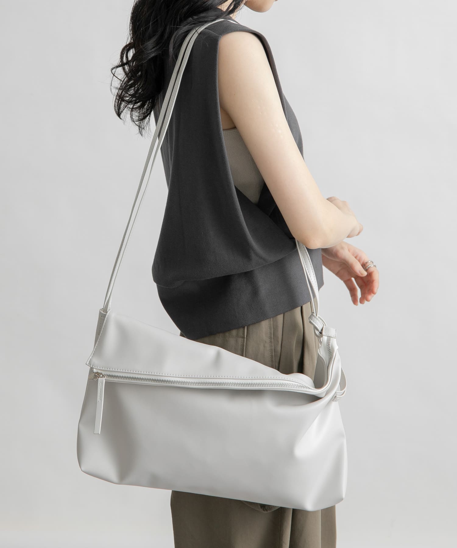 アシンメトリーフラップショルダーBAG ICE GRAY one
