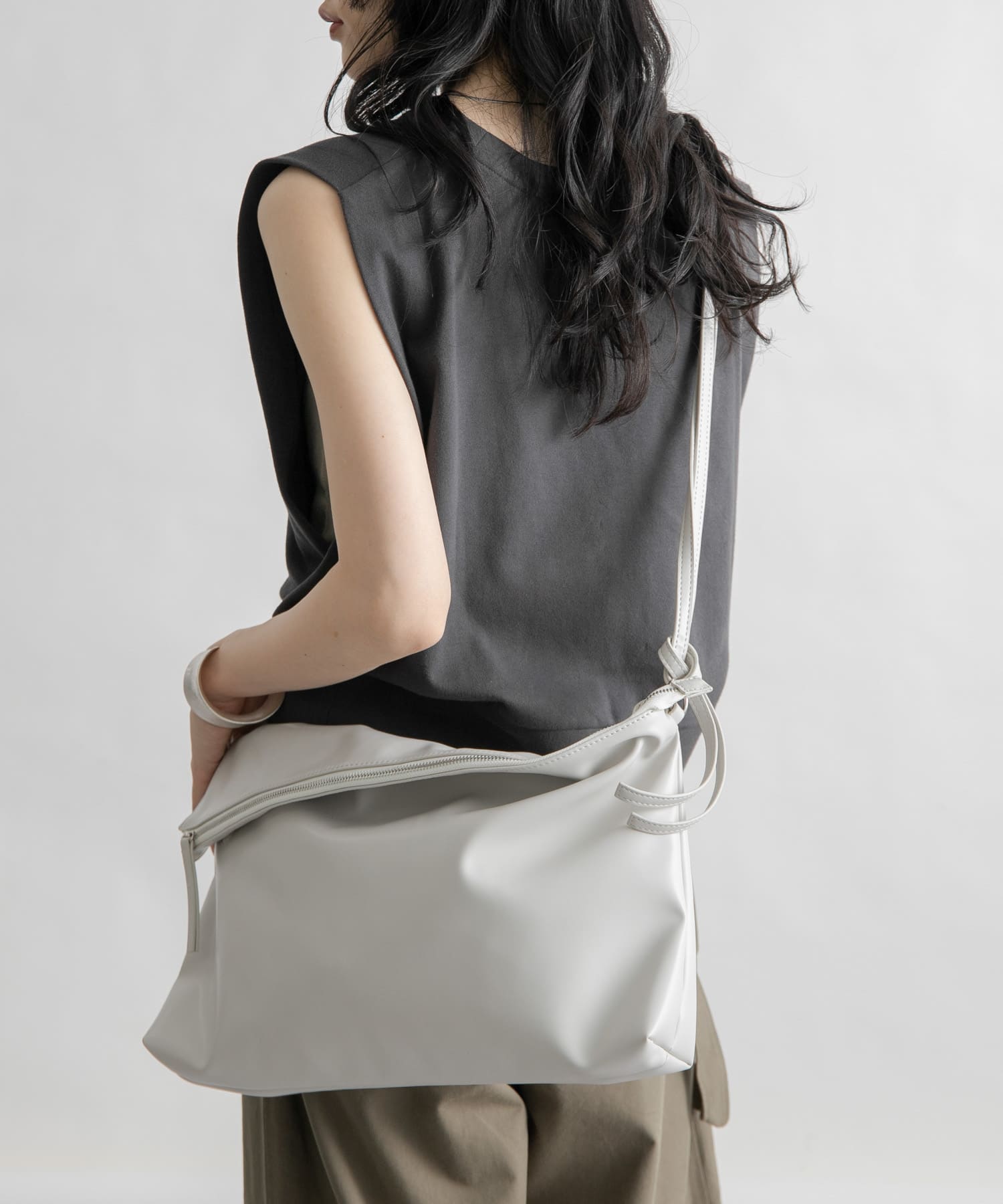 アシンメトリーフラップショルダーBAG ICE GRAY one
