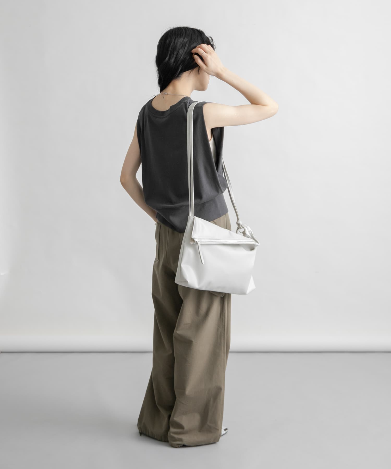 アシンメトリーフラップショルダーBAG ICE GRAY one