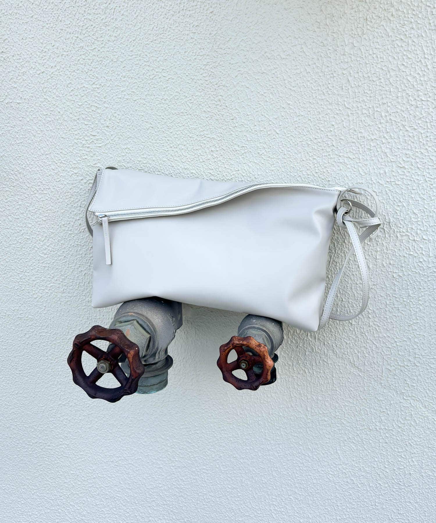 アシンメトリーフラップショルダーBAG ICE GRAY one