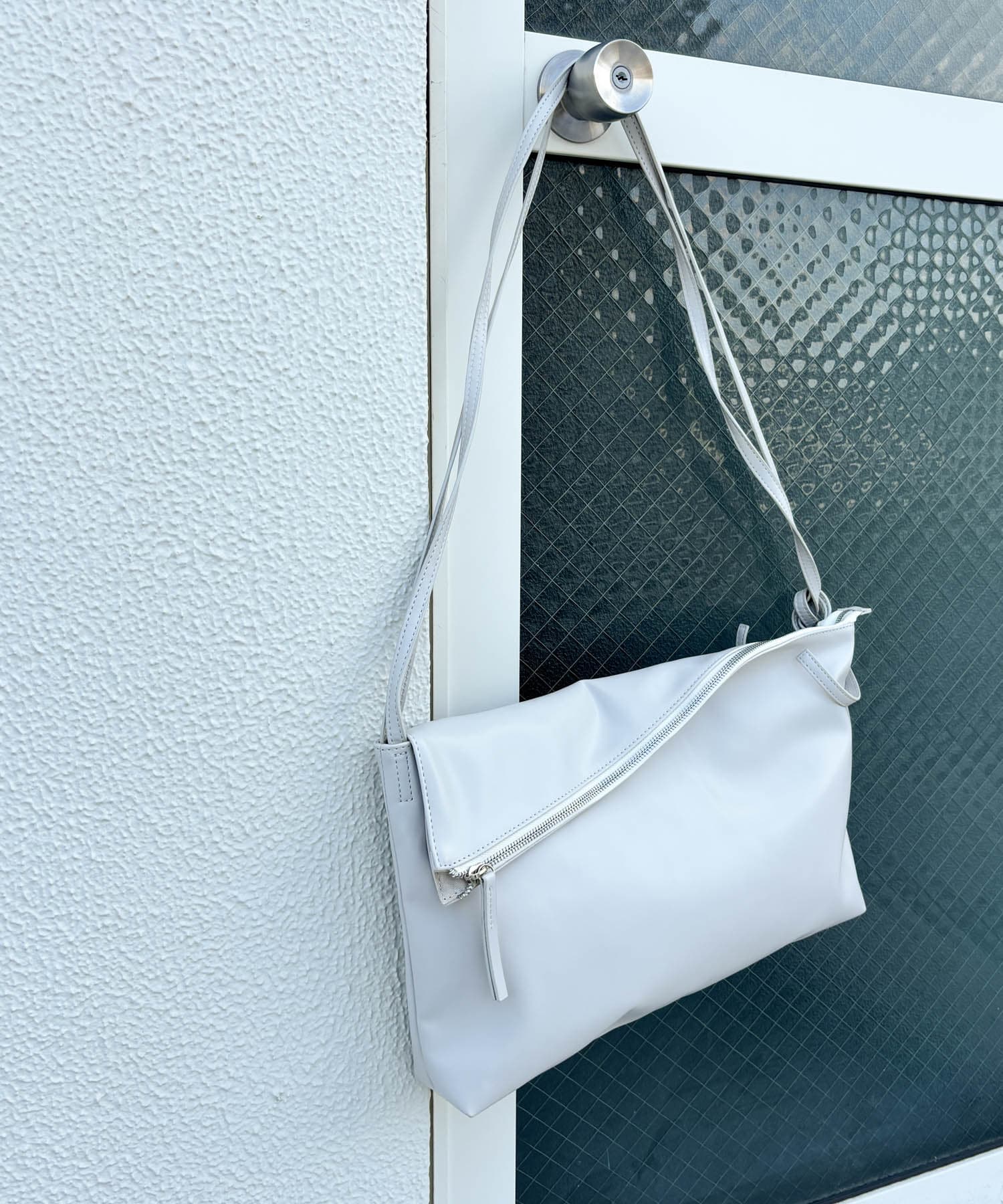 アシンメトリーフラップショルダーBAG ICE GRAY one