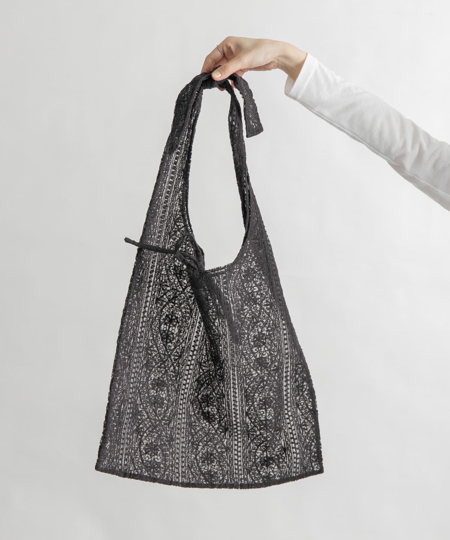 シアーエンブロイダリーBAG CHARCOAL one